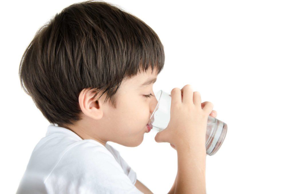 Giảm nói, uống đủ nước và giữ ẩm giúp giọng nói phục hồi tốt hơn