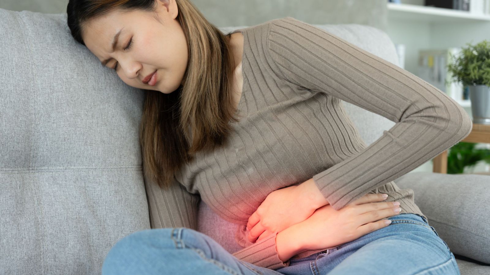 Căng thẳng có thể làm đường ruột hoạt động thất thường, gây đau bụng và đầy hơi