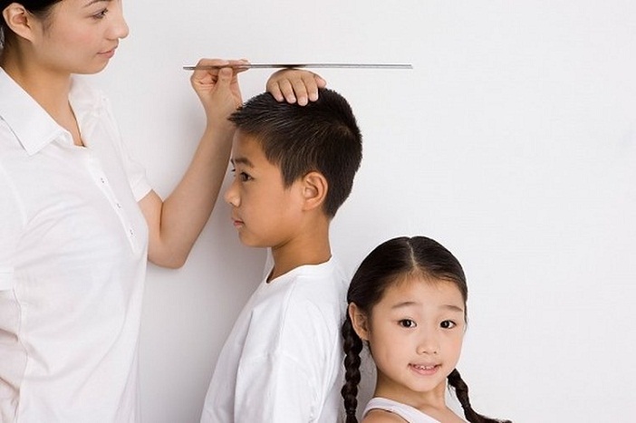 Di truyền hay dinh dưỡng quyết định chiều cao của bé?